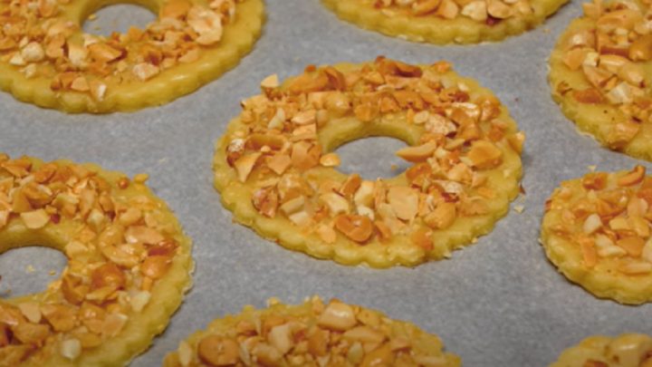 Arašídová kolečka s vanilkovým cukrem