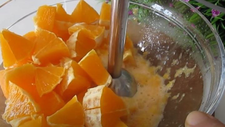 Vláčný pomerančový koláč sypaný kokosem