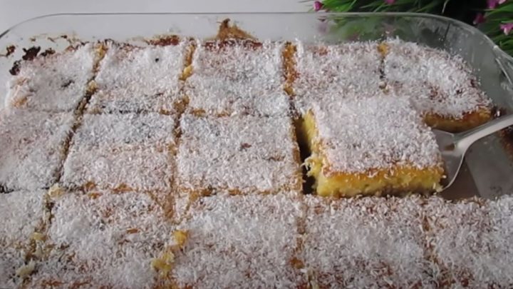 Vláčný pomerančový koláč sypaný kokosem