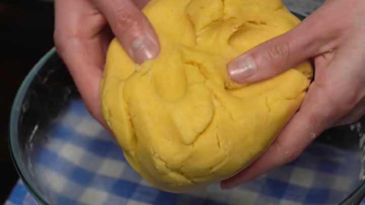 Arašídová kolečka s vanilkovým cukrem