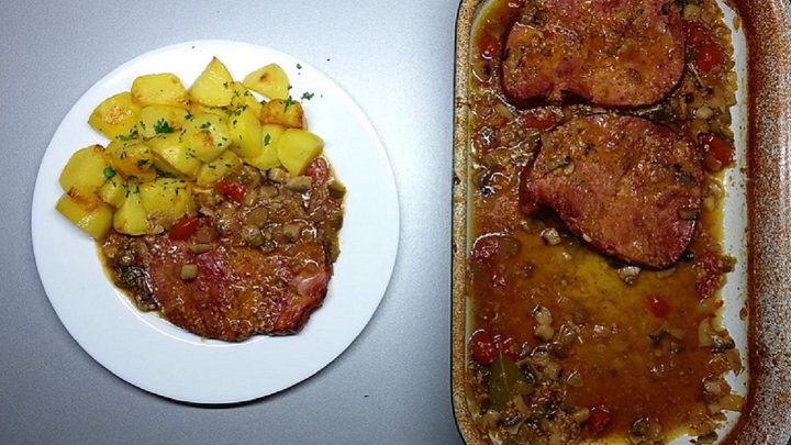 Uzené po staročesku s pečenými bramborami