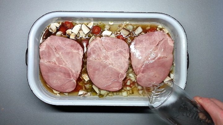 Uzené po staročesku s pečenými bramborami