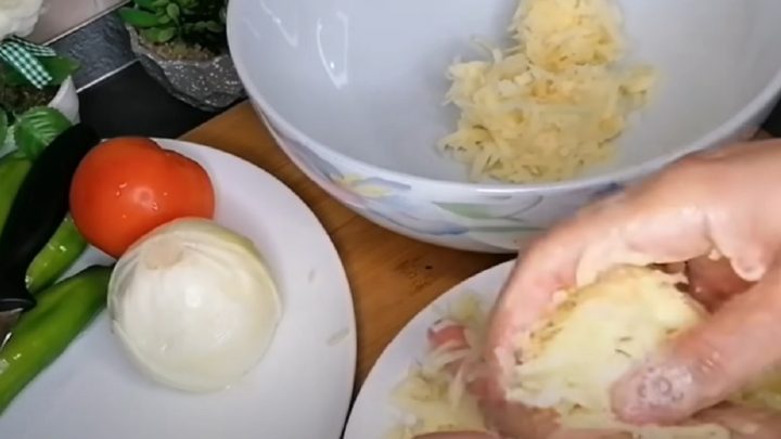 Bramborový nákyp se sýrem a paprikou