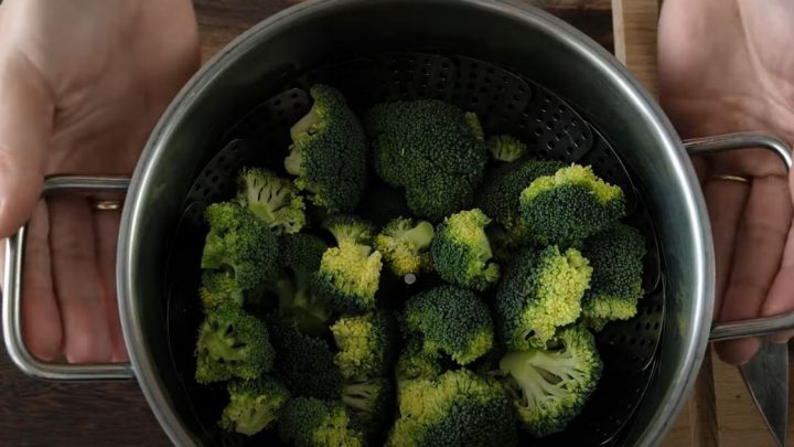 Pečené brokolicové šišky se sýrem