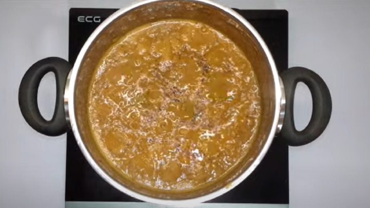 Rychlý zabijačkový guláš z jitrnic