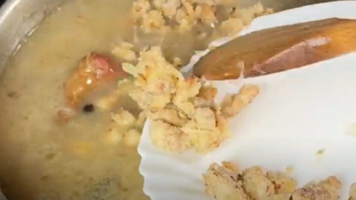 Zelná polévka s uzeným masem a majoránkou