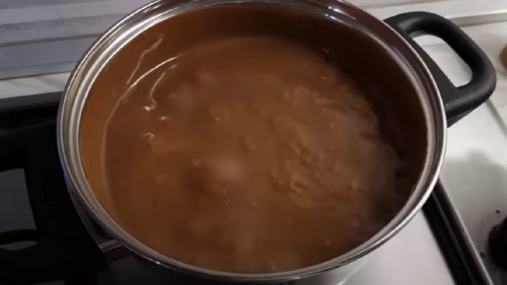 Nescafé poháry s kávovou pěnou a kakaem