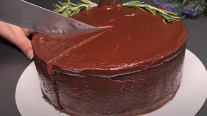 Kakaový datlový dort bez bílé mouky