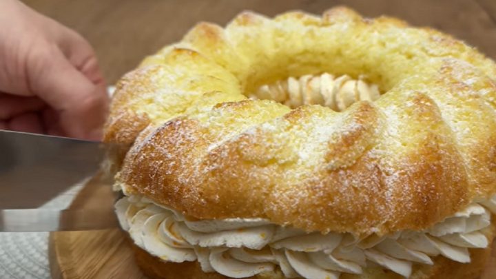 Plněná bábovka s broskvemi a vanilkou