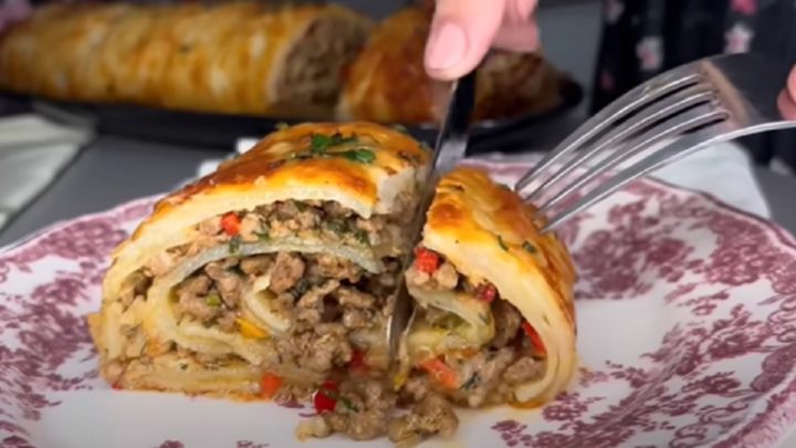 Zapečená bramborová roláda s mletým masem