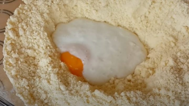 Rohlíčky s marmeládou a ořechy