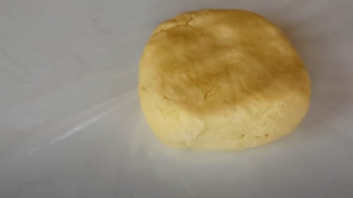 Rohlíčky s marmeládou a ořechy