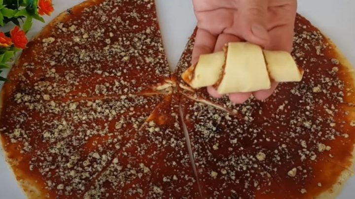 Rohlíčky s marmeládou a ořechy