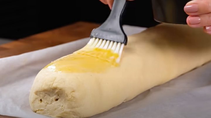 Slaný závin se slaninou a čedarem