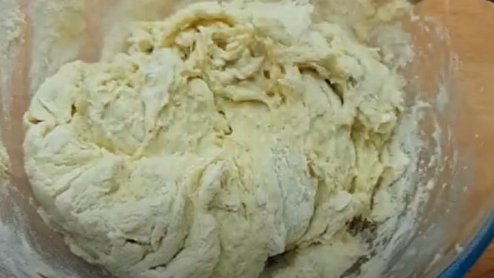 Párky v kynutém těstě na 2 způsoby