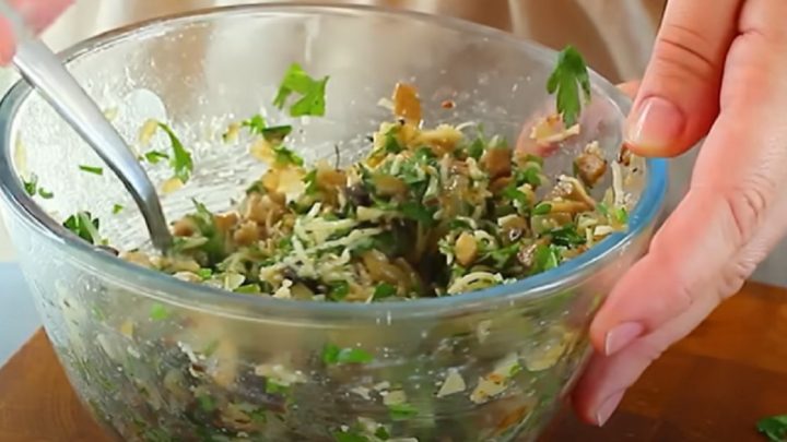 Roládky z kuřecích stehen s houbami