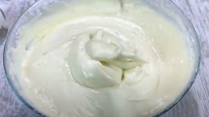 Rychlá piškotová roláda s bílou čokoládou