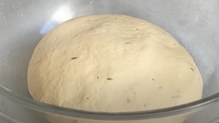 Mini pizzy s paprikou a cherry rajčaty