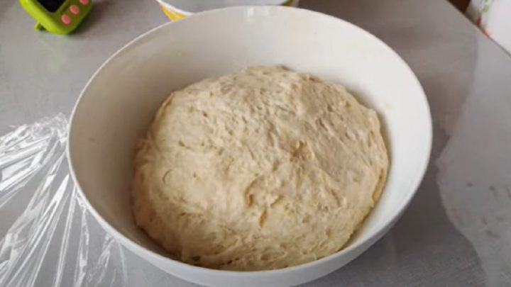 Domácí toustový chléb ze sušeného droždí