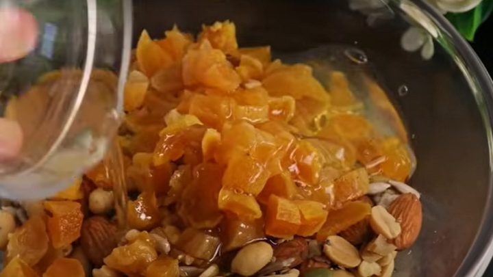 Hrnkové müsli sušenky s ořechy