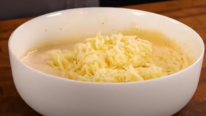 Kuřecí prsa v peřině s rajčaty a mozzarellou