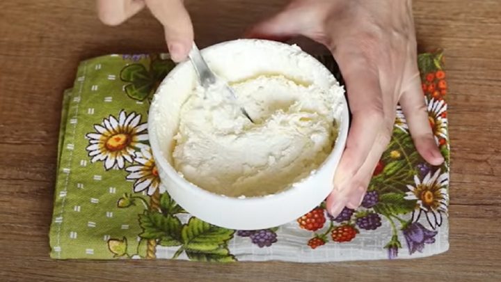 Nekynuté tvarohové koláčky s borůvkami