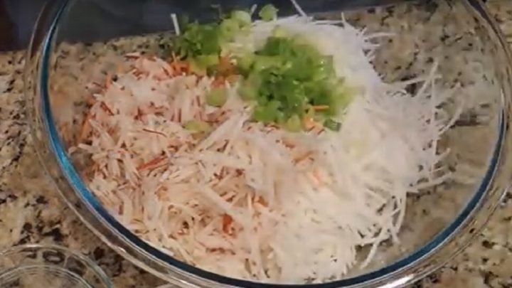 Zdravý vitamínový salát s mrkví