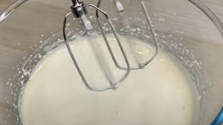 Jogurtová bábovka s rozinkami