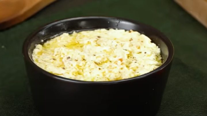 Slaný závin se slaninou a čedarem