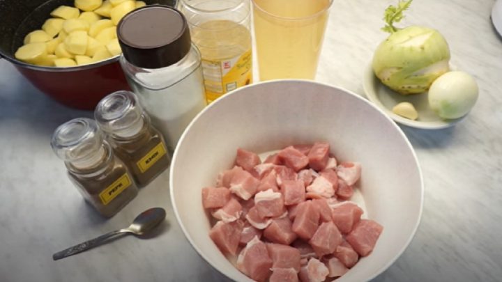 Šťavnaté vepřové kostky s kedlubnou