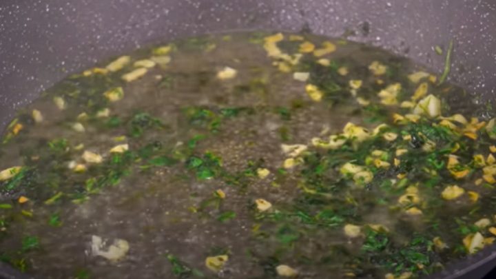 Rychlé špagety s tuňákem a česnekem