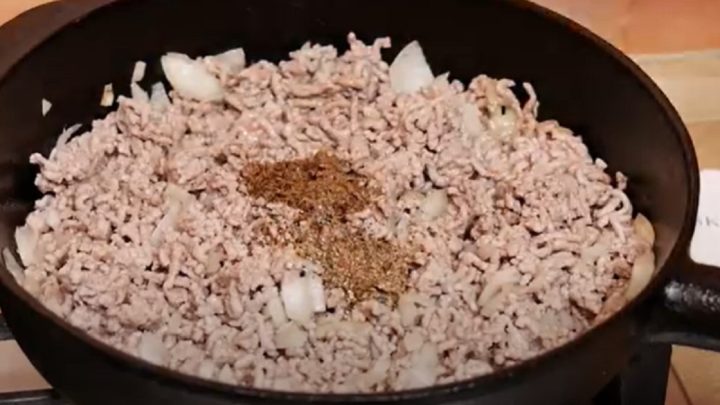 Ďábelské toasty s mletým masem