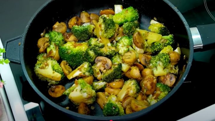 Restovaná brokolice se žampiony