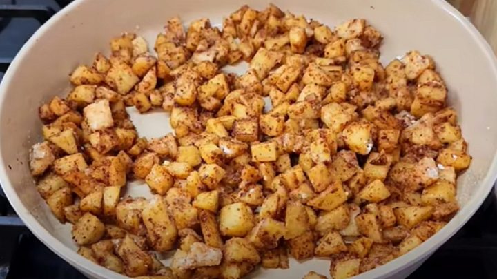 Tvarohové taštičky s jablky a skořicí