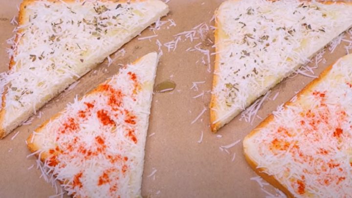 Zeleninová polévka s hráškem a pečenými toasty