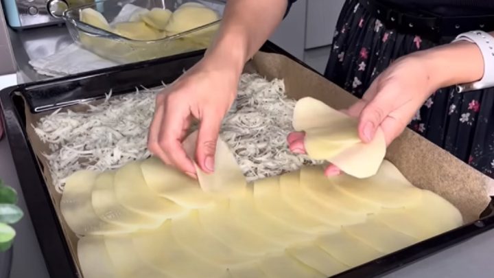 Zapečená bramborová roláda s mletým masem