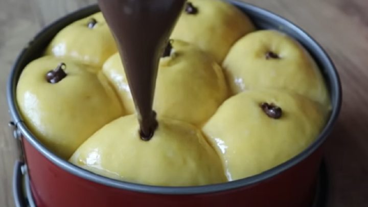 Mandarinkové kynuté buchty plněné čokoládou