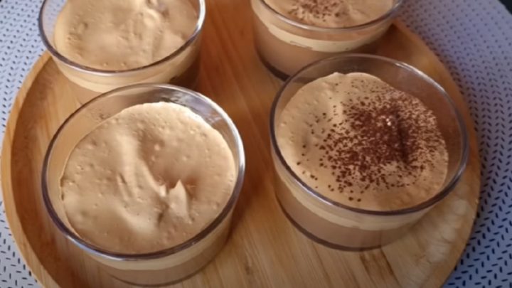 Nescafé poháry s kávovou pěnou a kakaem