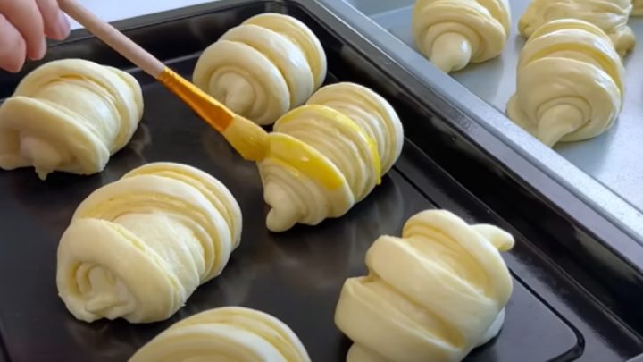 Domácí croissanty z kynutého těsta