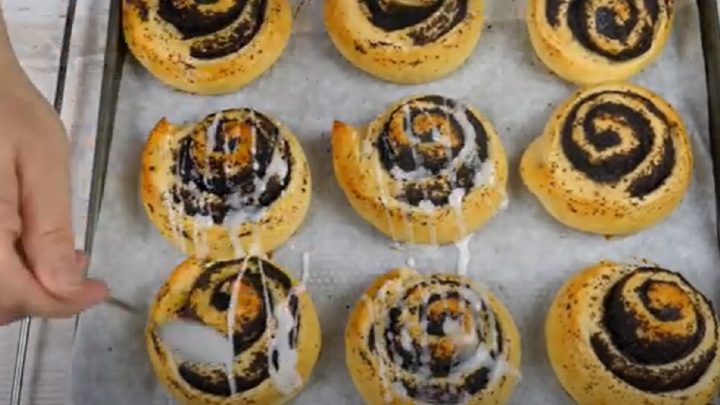 Makové šneky z kynutého těsta