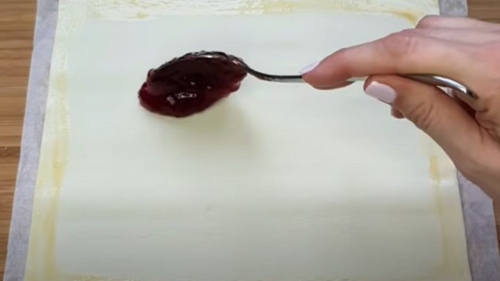 Rychlé taštičky s marmeládou a mandlemi