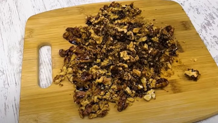 Ořechový řez s karamelizovanými ořechy