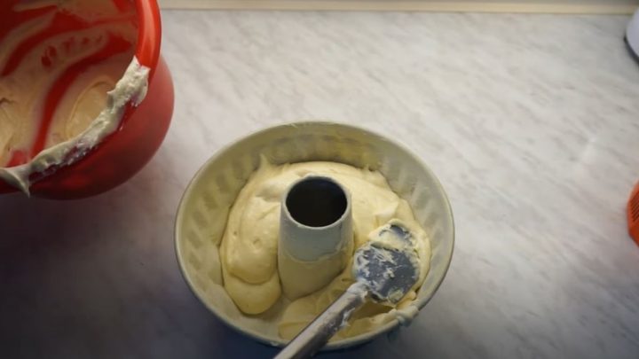 Nadýchaná Skyr bábovka bez mléka