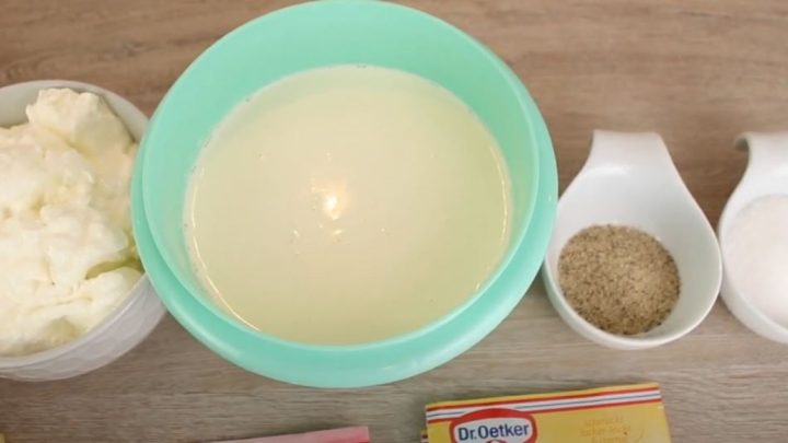 Nepečené vaflové řezy s jahodami