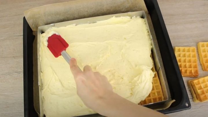 Nepečené vaflové řezy s jahodami