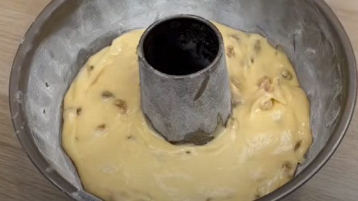 Jogurtová bábovka s rozinkami