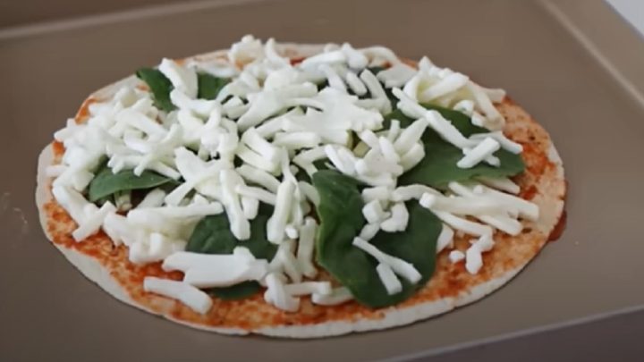 Rychlá tortillová pizza se sýrem