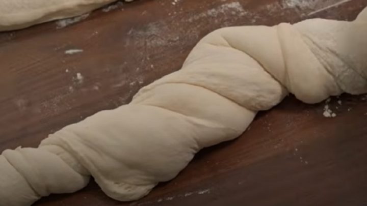 Bagety z kynutého těsta slazené medem