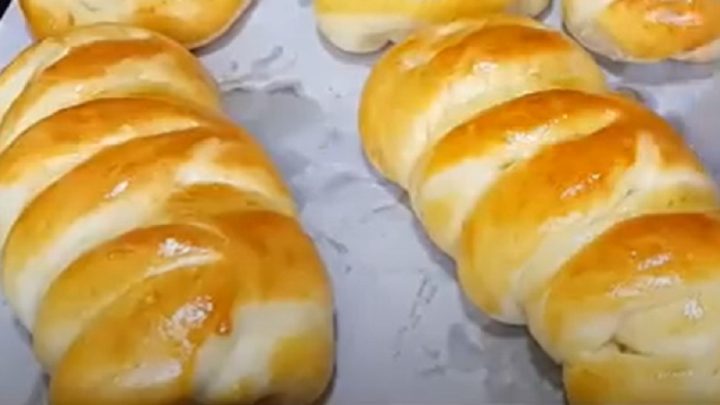 Kynuté rolky s tvarohem a rozinkami