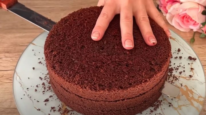 Slavnostní čokoládový dort s třešněmi